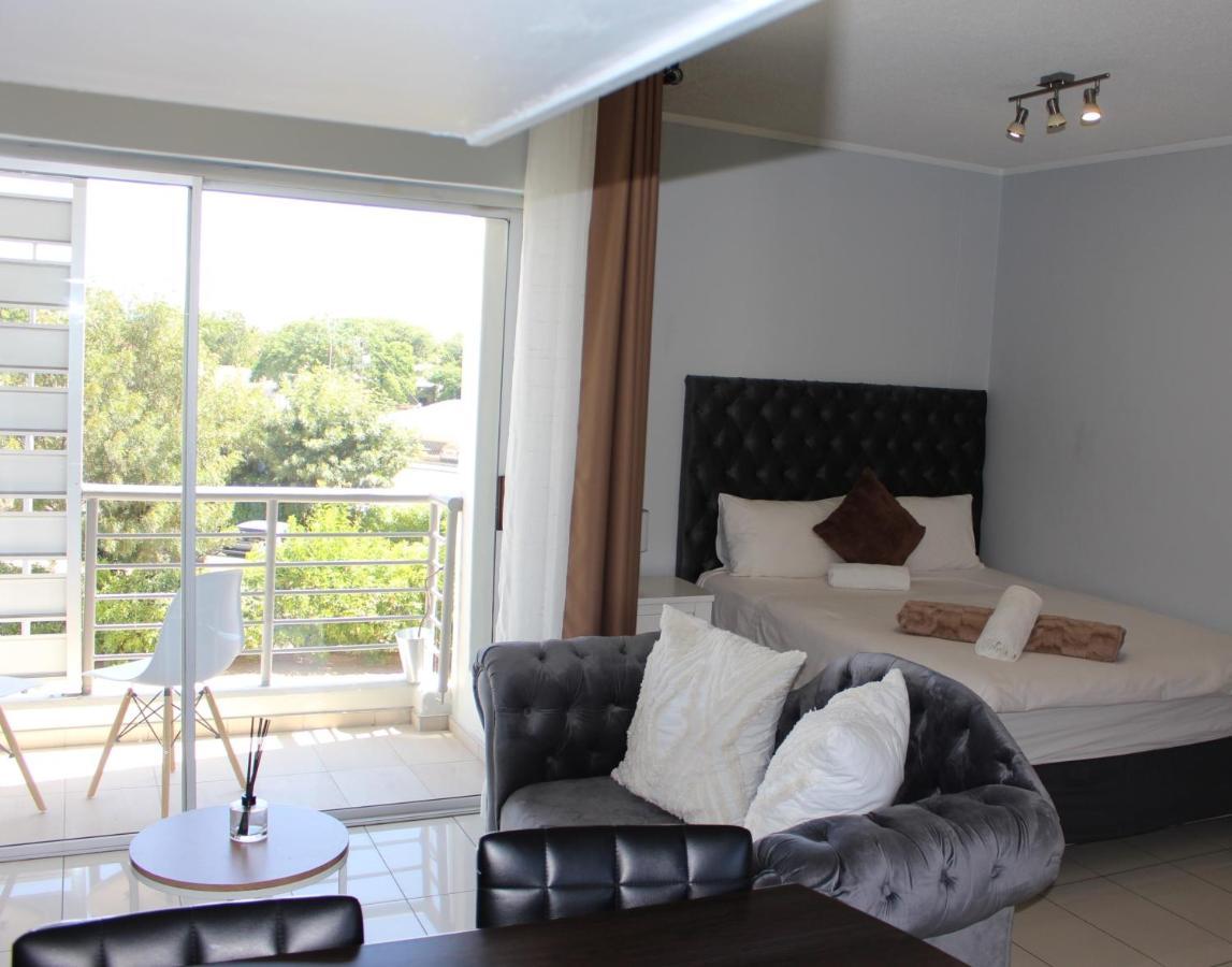 Abigail'S Studio Apartment @ Trift Tower Windhoek Esterno foto