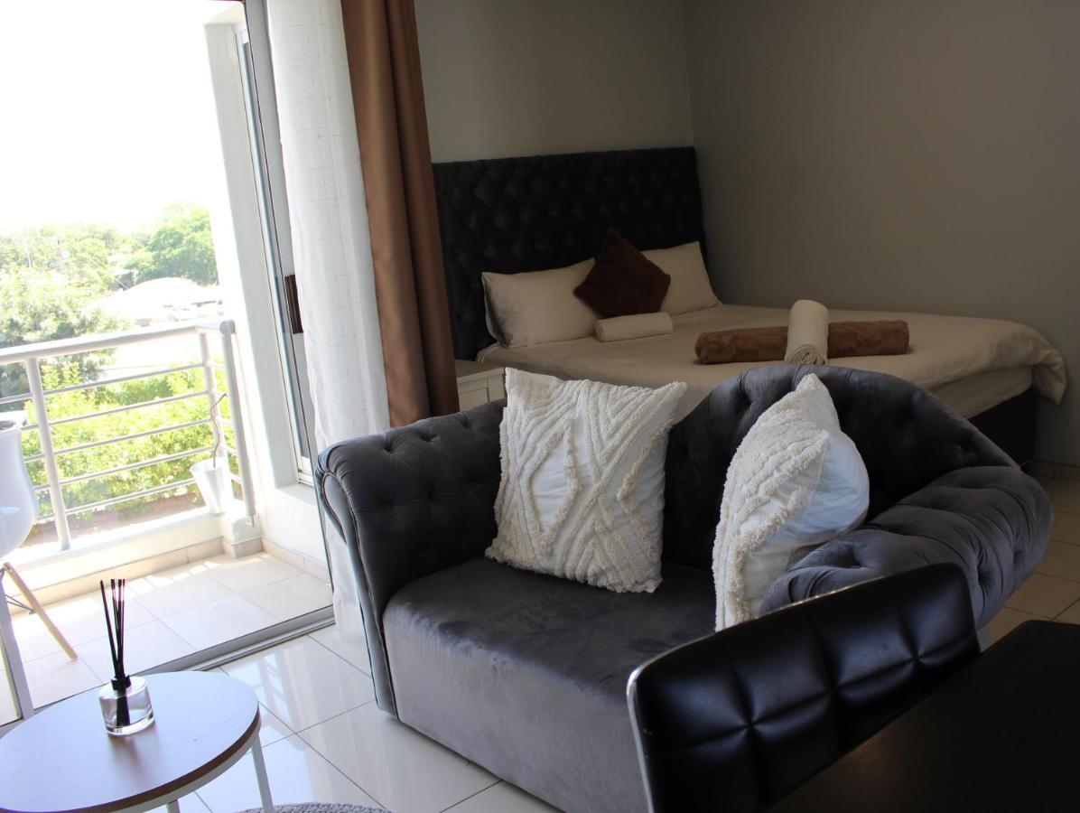 Abigail'S Studio Apartment @ Trift Tower Windhoek Esterno foto