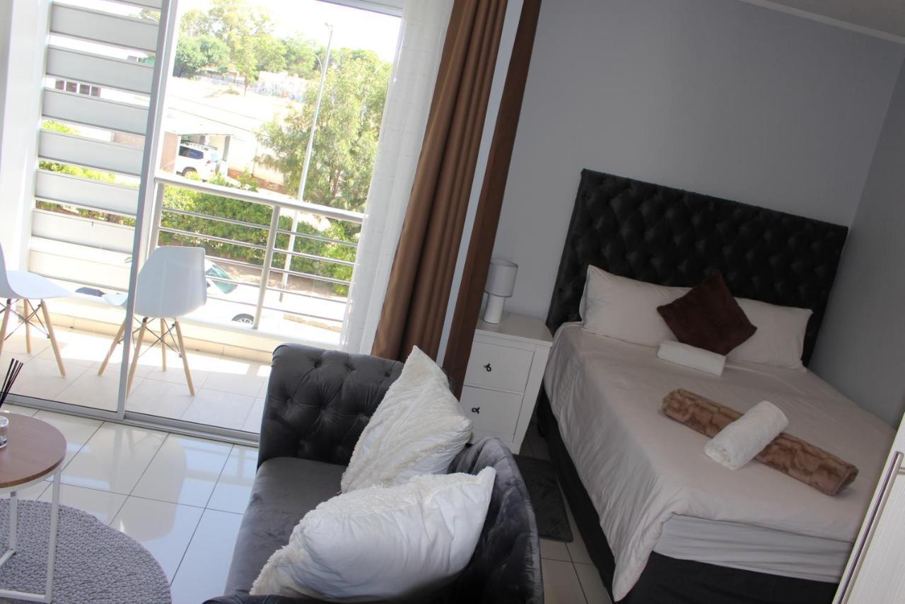 Abigail'S Studio Apartment @ Trift Tower Windhoek Esterno foto